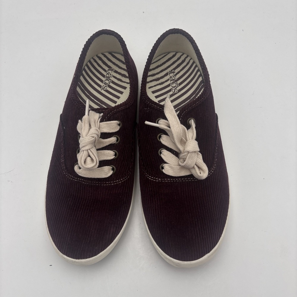 Taos Women's Burgundy‎ Corduroy GUEST STAR Sneaker sz 40 or 9